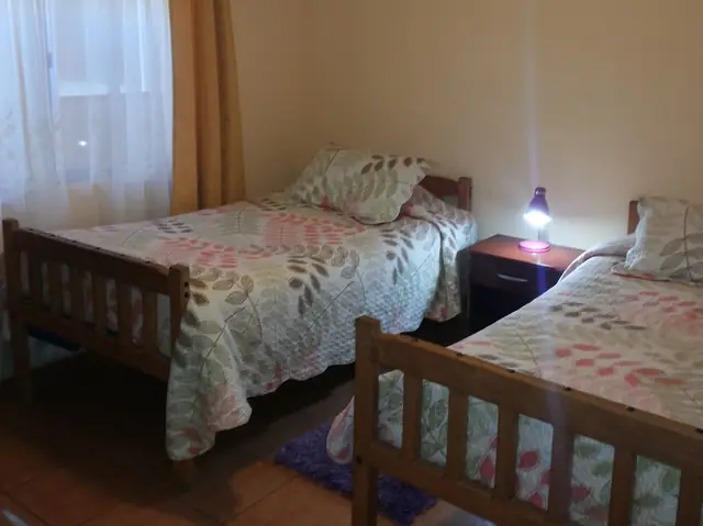 Dormitorio del departamento con dos camas