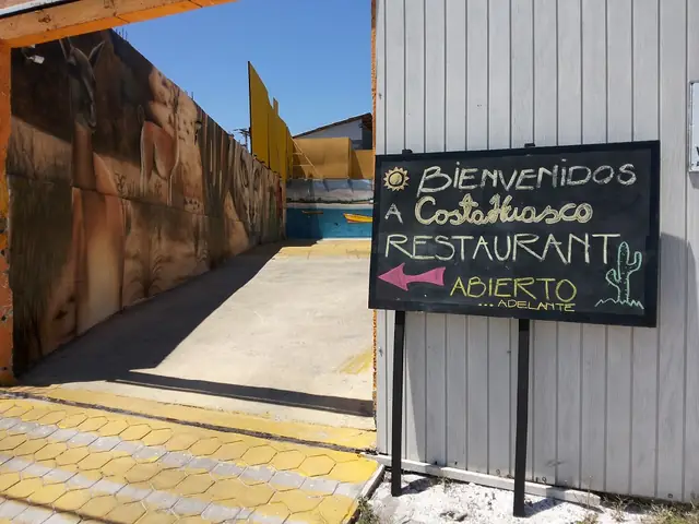 Pizarra de bienvenida a la entrada del restaurant