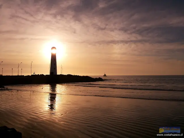 Faro de Huasco al atardecer